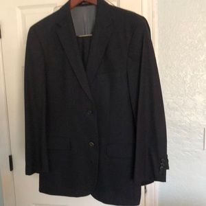 Mens Boss suit in navy 40S